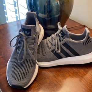 Adidas Men’s running shoe size 8
